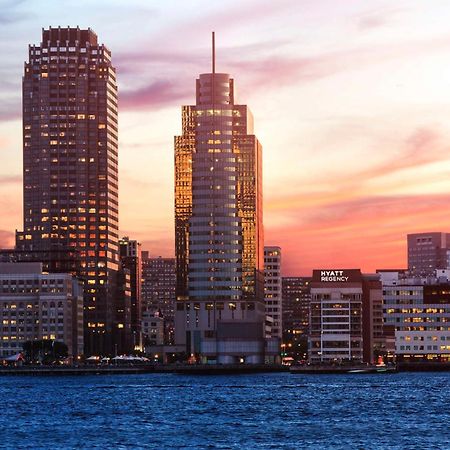Hyatt Regency Jersey City On The Hudson Exterior photo