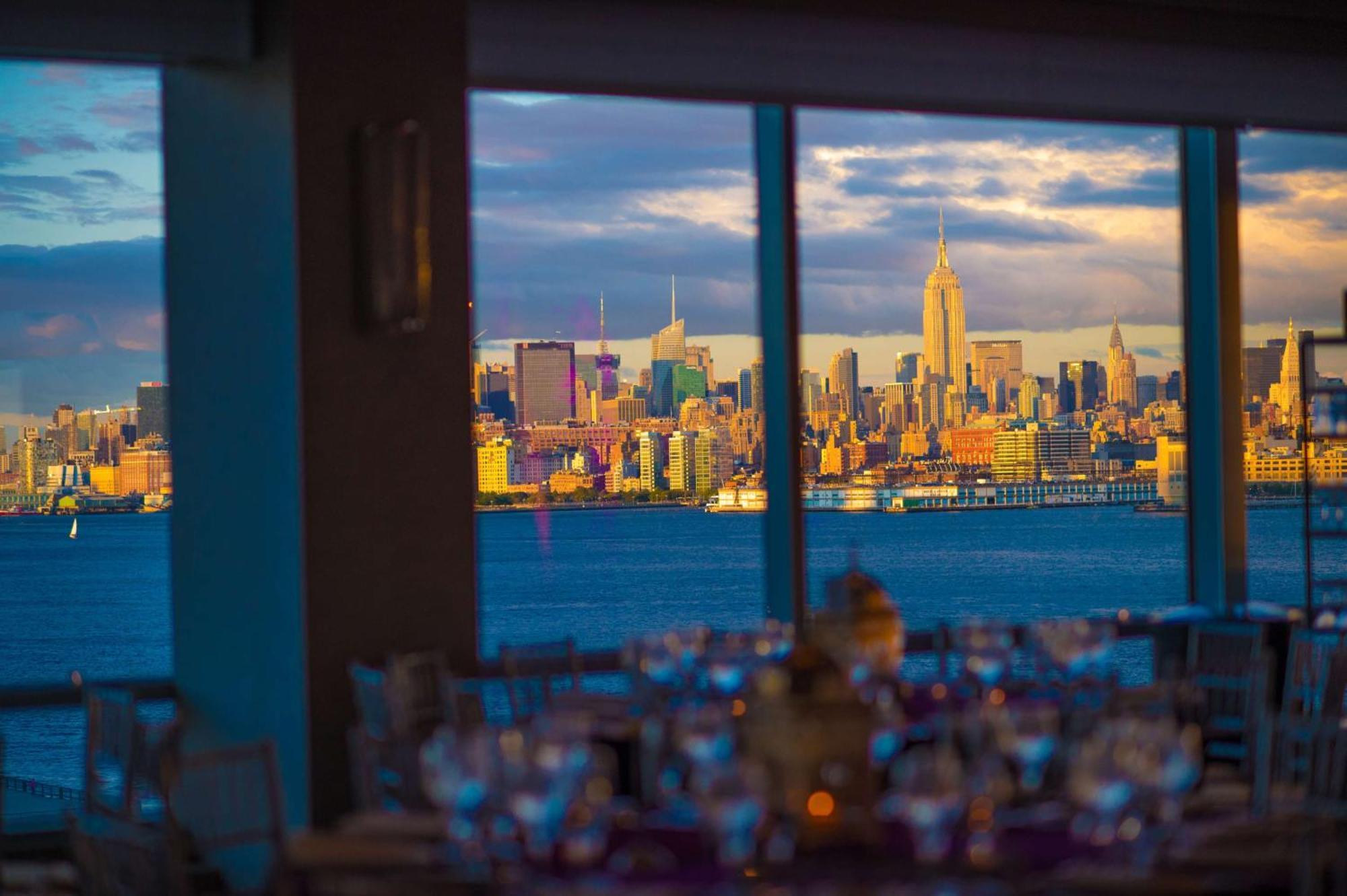 Hyatt Regency Jersey City On The Hudson Exterior photo
